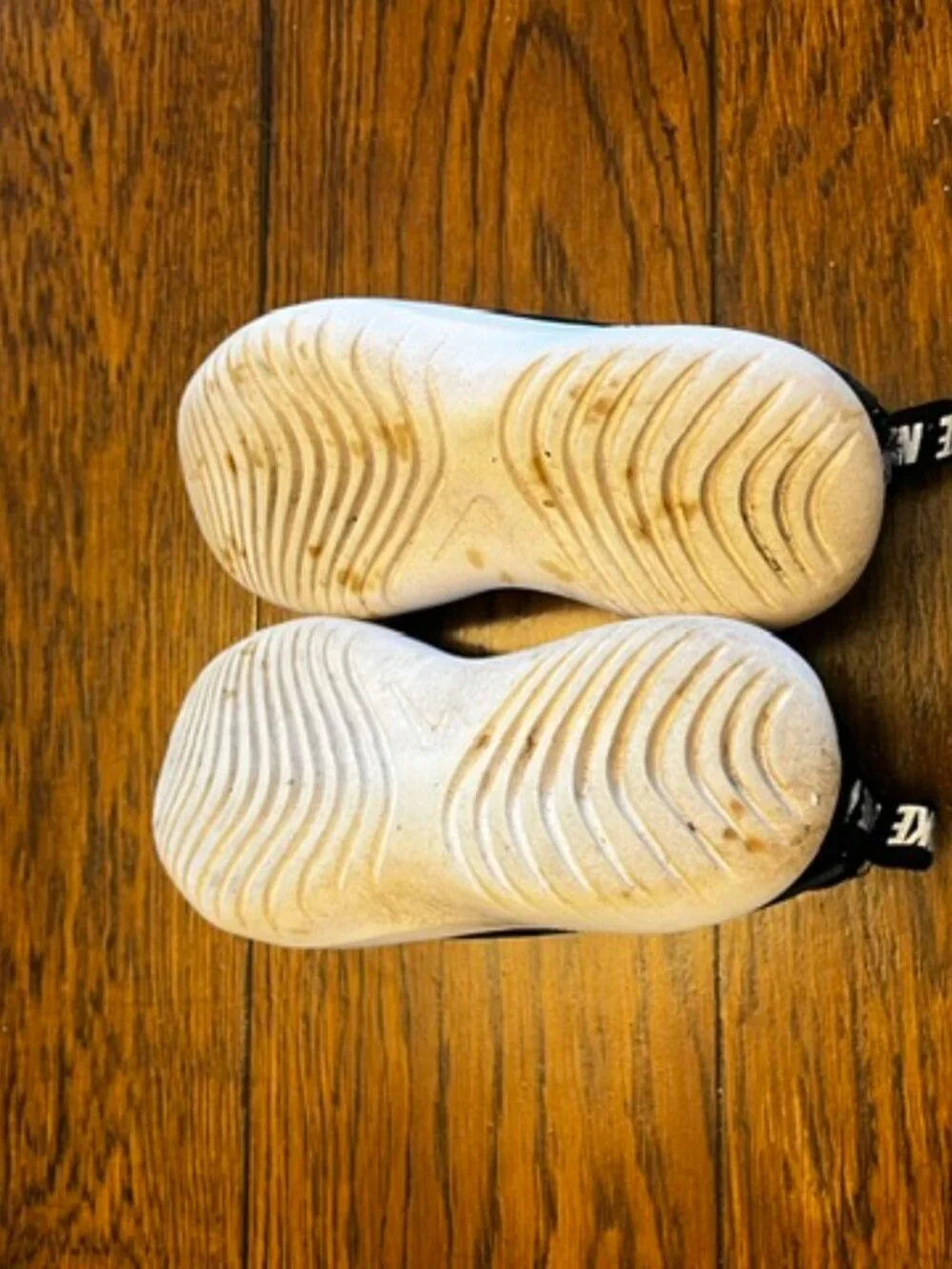 Kid's NIKE Slip on Sneaker Black w/white Nike, Size 2Y, Textile upper, Good Con!